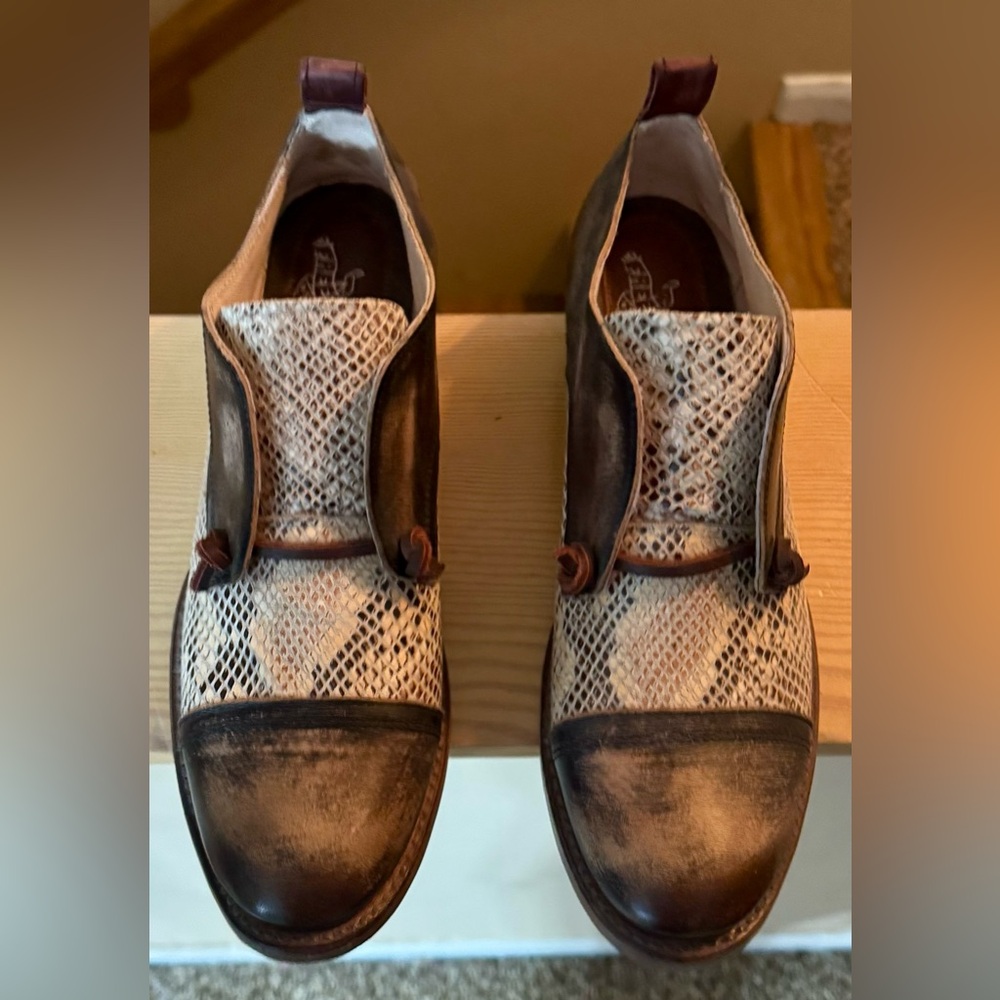 🔥 FREEBIRD Mabel Black & White Snake Leather Shoes – Size 10 – NWOT 🔥 - Picture 2 of 11